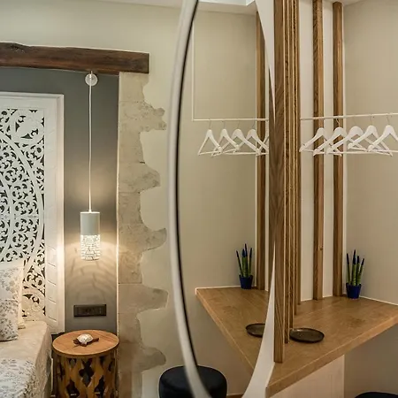 Kom House *