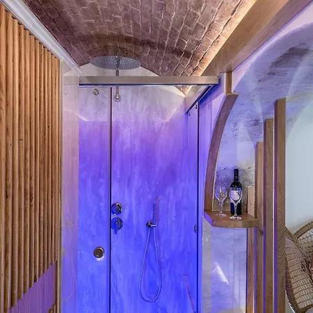 Kom House *